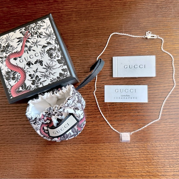 NIB 💖 GUCCI Sterling Silver Small Square Pendant Necklace - Picture 1 of 5